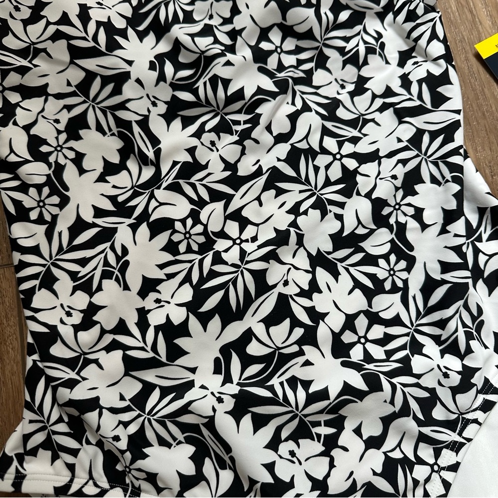 NWT! Land’s End Women’s Swimsuit, Scoop Neck, Floral, Black/White, Medium‎ - Picture 2 of 10